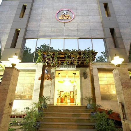Hotel Star Rocks New Delhi Bagian luar foto