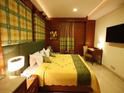 Hotel Star Rocks New Delhi Bagian luar foto